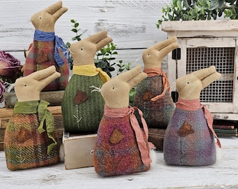 FolkArt Wool Rabbit with Rusty Tulip - Primitive Spring Tiered Tray Bunny -Spring Rabbit Shelf Sitter - Farmhouse Easter Home Décor Accent