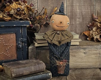 Bruja calabaza primitiva Jacklyn – Muñeca de pie con aspecto vintage para pedir dulces – Adorno de estante de otoño – Decoración de Halloween hecha a mano