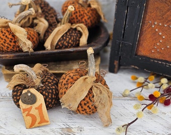 Wool Halloween Pumpkin Set - Jack-O-Lantern Tiered Tray Home Decor - Spooky Wool Autumn Fall Accent - Rustic Pumpkins