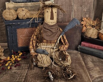 Primitive Folk Art Scarecrow • Autumn Harvest Decor • Farmhouse Primitive Shelf Sitter • Autumn Scarecrow with Mouse & Crow