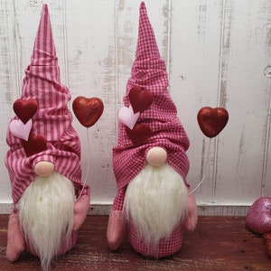 Valentine&#39;s Day Gnome: Pink Homespun Fabric, Heart Balloon