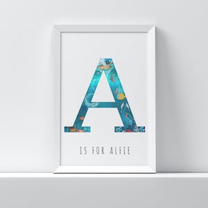 Personalizado niño niños carta hija nombre inicial "A" Piratas marinos pescado submarino ilustración arte dibujo impresión cartel para regalo de guardería presente