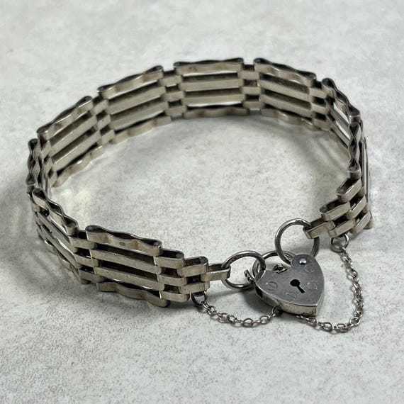 Vintage 1970's 925 Sterling Silver Gate Link Heart Bracelet