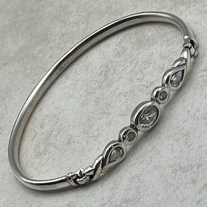 Sterling silver '925' and clear stone bangle bracelet weighs 10.29g perfect for stacking and layering