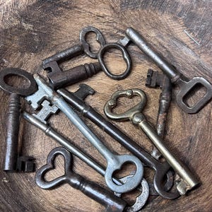 Lot of 10 Vintage Skeleton Keys, Antique Skeleton Keys (Key A)