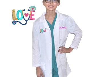 Bata de laboratorio personalizada para niños con diseño de bordado de amor de enfermera para pequeños médicos y enfermeras, bata de laboratorio juvenil, bata infantil, disfraz de Hallowen