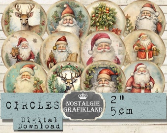 Könnte beinhalten: Zwölf druckbare Weihnachtskreise mit einem Durchmesser von 5 cm, die den Weihnachtsmann, Rentiere und festliche Grünpflanzen zeigen. Die Kreise sind zum Basteln und digitalen Download gedacht.