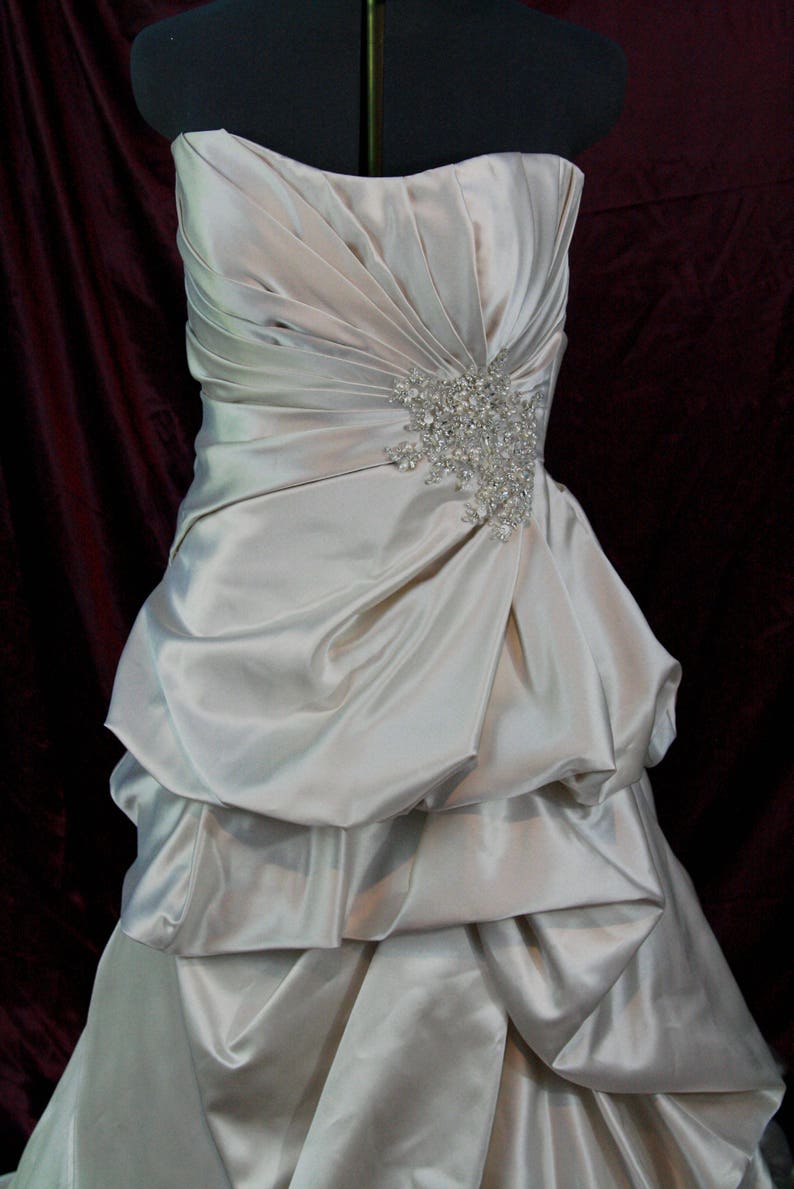 NEW OLD STOCK Casablanca Ivory Plus size Wedding dress size 16