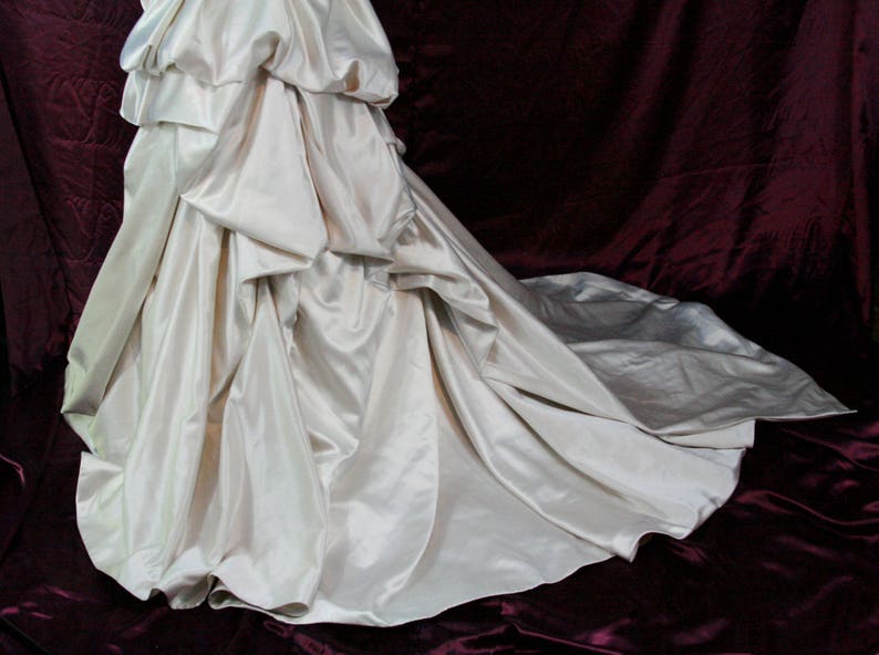 NEW OLD STOCK Casablanca Ivory Plus size Wedding dress size 16