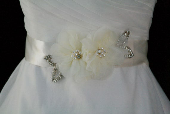 Wedding dress cream color with wedding sash. - image 5