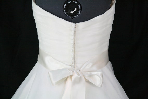 Wedding dress cream color with wedding sash. - image 3