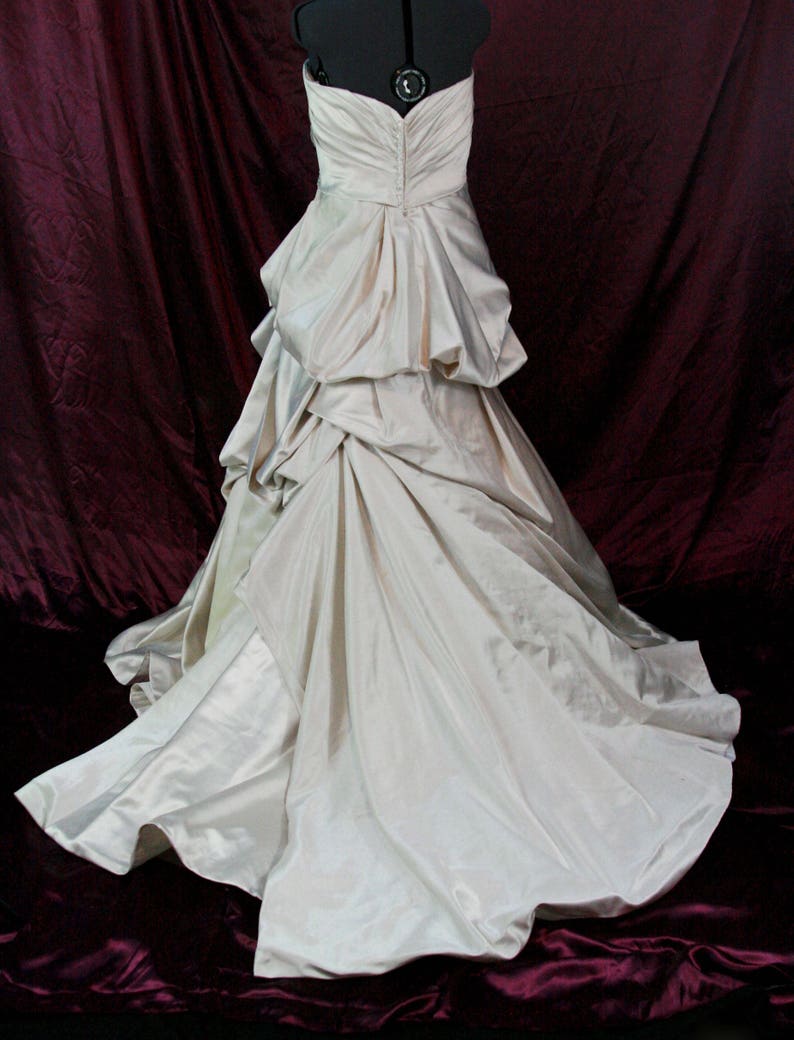 NEW OLD STOCK Casablanca Ivory Plus size Wedding dress size 16
