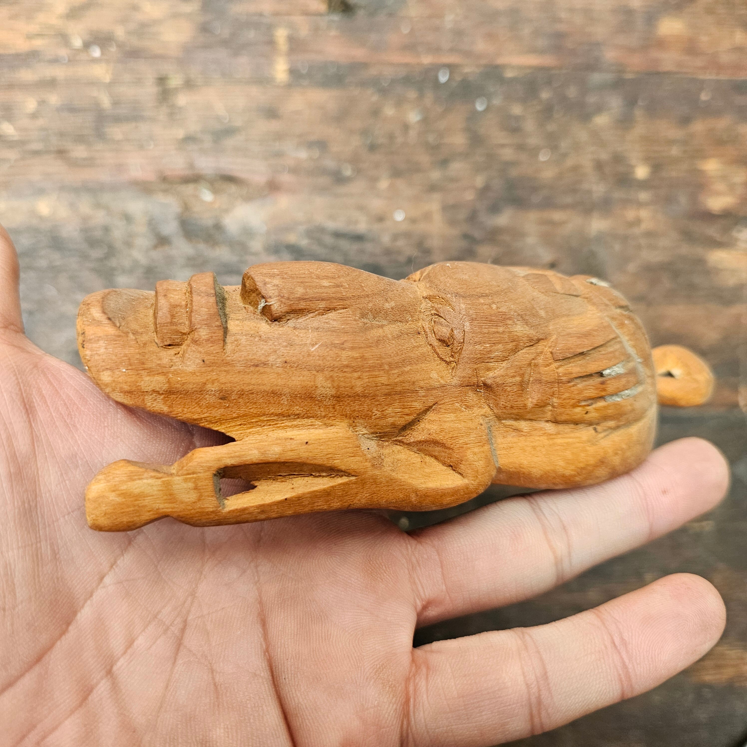アフリカの彫刻された顔の木の手彫りの壁装飾ヴィンテージ 5.75 インチ
