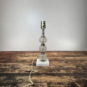 Vintage Hobnail Glas Tischlampe mit Marmorsockel 32cm