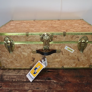 Armored Luggage Mfg Co. Steamer Trunk With Tags & Keys Vintage