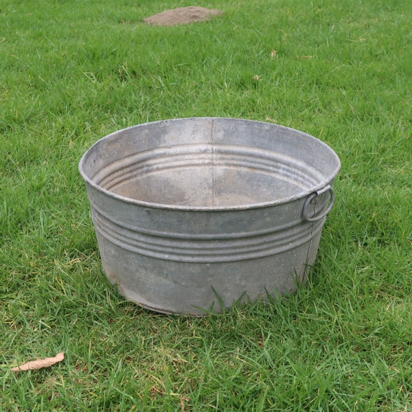 Antique BOYCO # 2 Round Galvanized Steel Wash Tub 22" Dia x 10.5" H Rare!