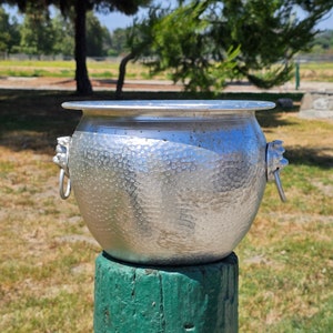 Hamrad hink i aluminium för blomkruka med Foo Dog-handtag 30 cm i diameter x 23 cm i höjd