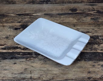 Kutani Japan White Porcelain Ashtray With Raised Chrysanthemum