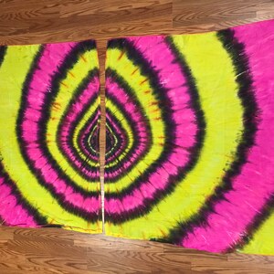 Hand dyed silk spin flags. Extremely UV reflective.  Knock their socks off at your next black light event!  Made To Order