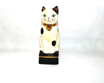 Lucky Cat Figurine Statue Good Luck Kitty on Pedestal 猫 Animal 貓 Gato Neko Māo Gold White Red Black Owned Business Shop