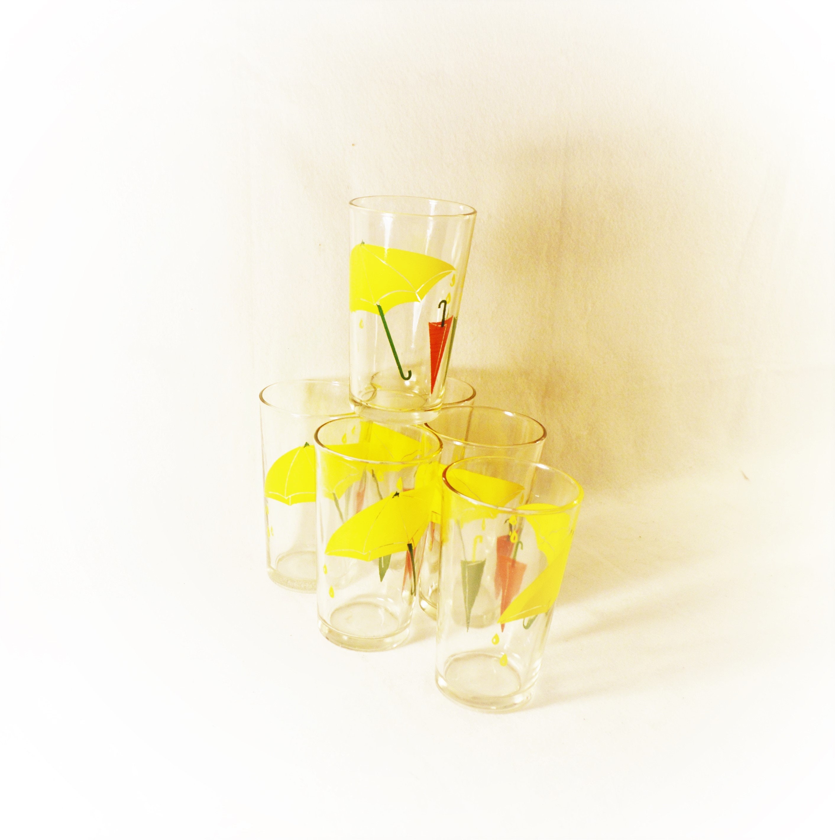 ミッドセンチュリーのドリンクグラスと傘：キッチュなバーウェア、6個