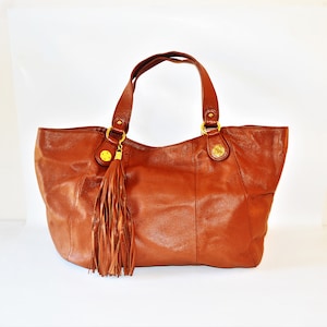 Grand sac fourre-tout en cuir camel Sac à main à pampilles - Fauve Sac à main porté épaule camel Peau de vache Terre cuite Marron Or Noir