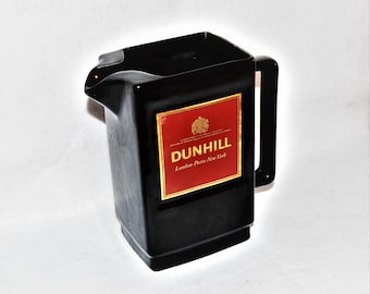 Artículos de bar de mediados de siglo: Decantador de whisky Dunhill, jarra negra y dorada, jarra de licor