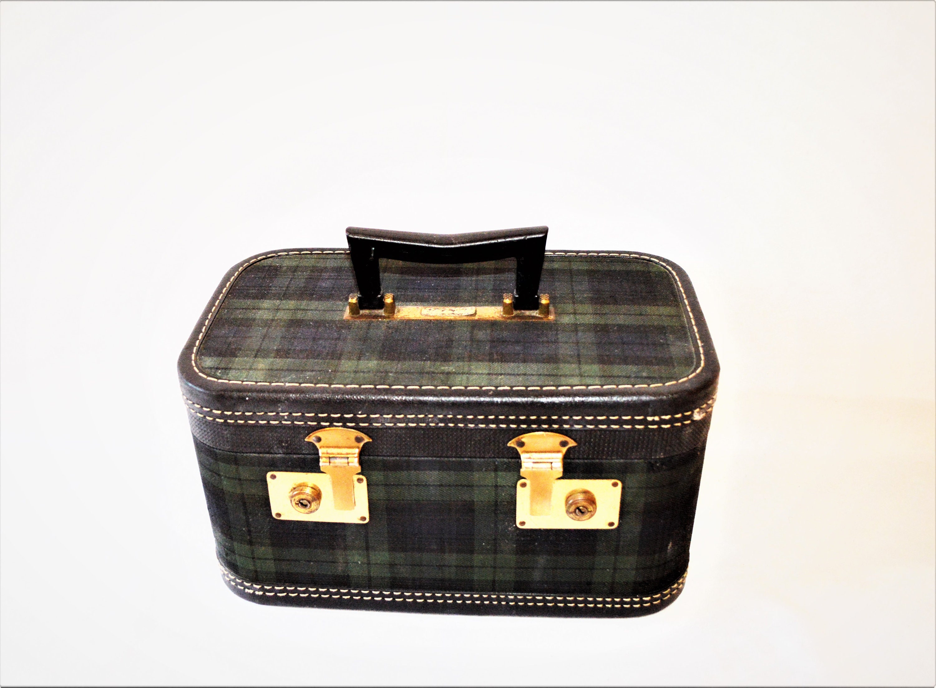 Vintage & curated second hand suitcases & hat boxes - Selency