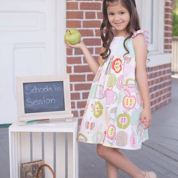 Retour à l’école - Apple filles robe - volants - Flutter manches - thème de l’école - robe d’été - fait à la main robe - idée cadeau