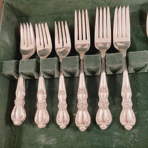 Minty Vintage 1847 Rogers Bros-IS-Heritage-28 pieces available-24059