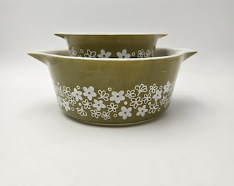 Set mit 2 Avocado Green Pyrex Nesting Schalen Spring Blossom-Crazy Daisy-2.5 QT und 1 QT