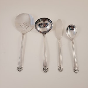 Vintage 1847 Rogers Bros. &quot;Her Majesty&quot; 1931 Silberplatte-Servierstücke-Tomatenlöffel-Kuchenheber-Zuckerlöffel-Buttermesser