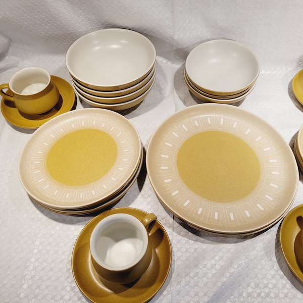 Denby "Ode" dinner-lunch-dessert-plates-bowls-cups and saucers-mustard-gold-harvest