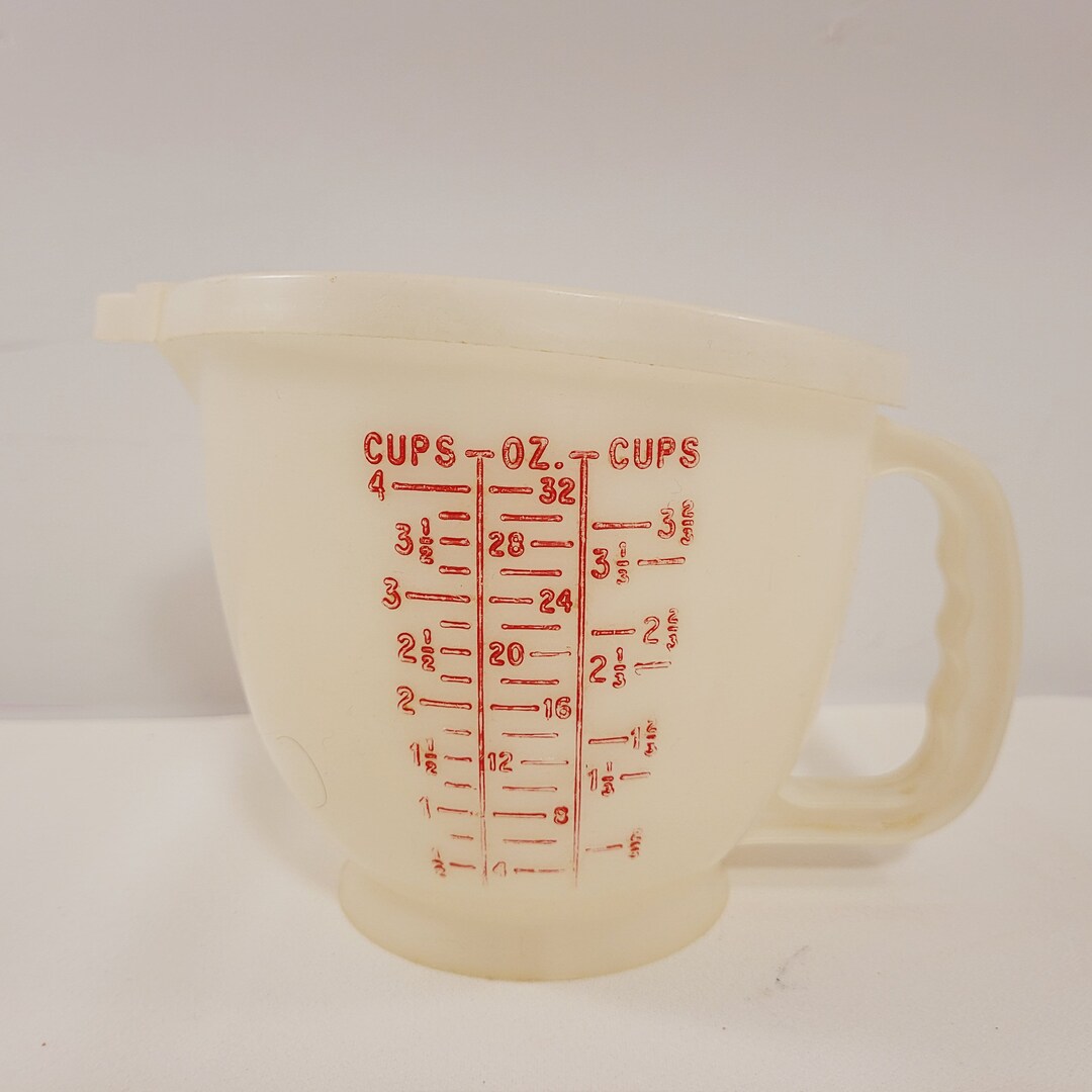Tupperware 4 Cup Measuring Mixnstore Pitcher Red and Green Lettering