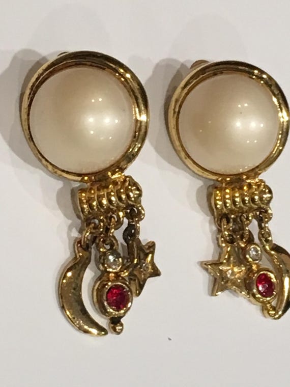 Vintage Faux Mabe Pearl 1990's Clip Earrings - image 4