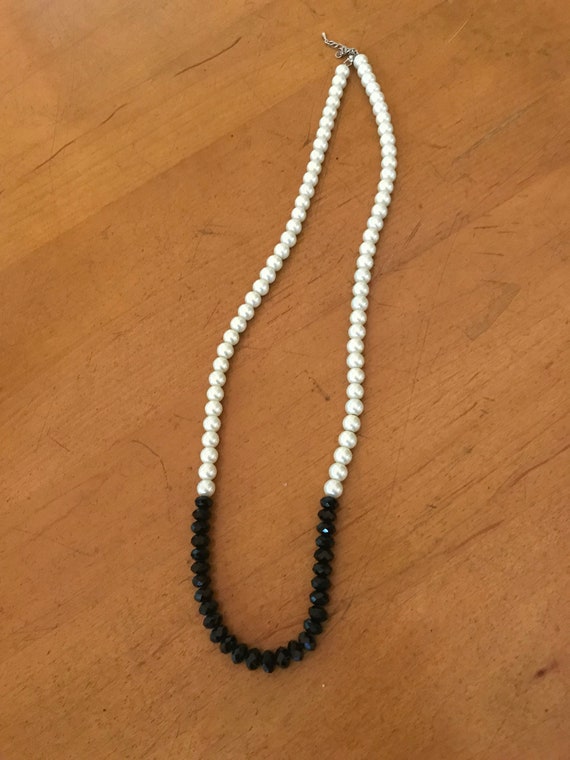 Pearl and Black 1990's New Crystal Necklace