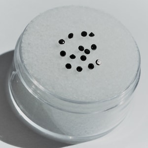 7 Stück 1,4 mm schwarze Diamanten, unbehandelt, Brilliantschliff, natürlicher lose Naht