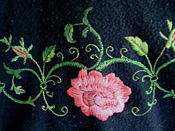 Vintage Wool Cape with Flowers - image 3