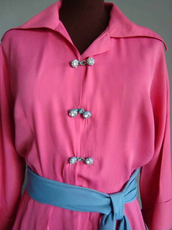 1940s Vintage Hot Pink Plus Size Designer Lounge … - image 2