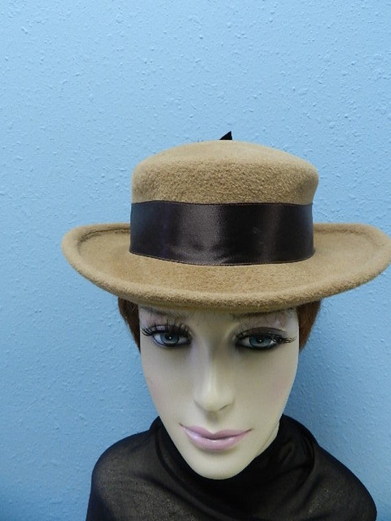 Vintage sailor style tan wool hat by Betmar - image 2