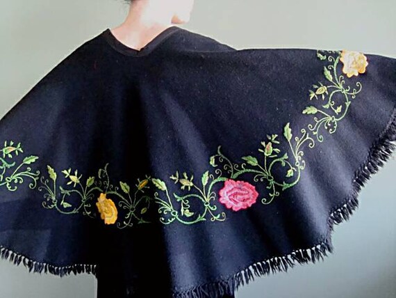 Vintage Wool Cape with Flowers - image 2