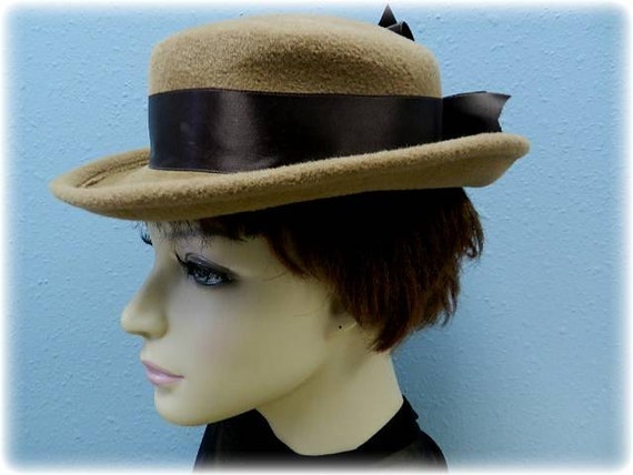 Vintage sailor style tan wool hat by Betmar - image 1