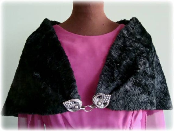 Vintage Circular Faux Fur Capelet - image 1