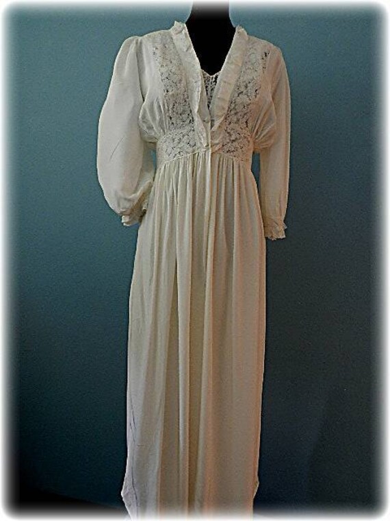 1940’s Vintage Old Hollywood Bridal Peignoir Set b