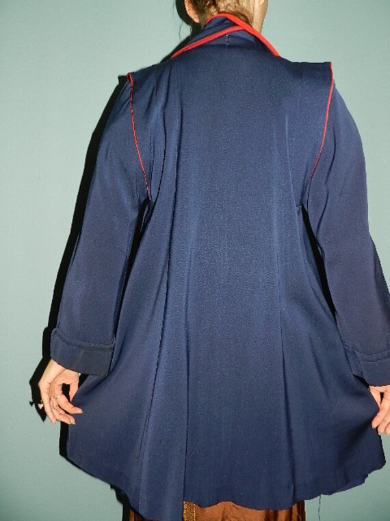 1940’s Navy Blue Wool Designer Swing Cape Jacket - image 2