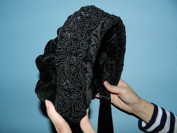 Antique Victorian Black Velvet Bonnet - image 5