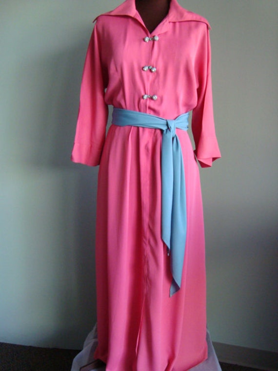 1940s Vintage Hot Pink Plus Size Designer Lounge … - image 1