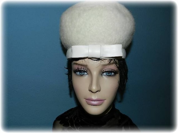 Vintage 1960’s White Beaver Fur Pill Box Hat - image 1