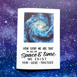 Tarjeta // Qué afortunados somos, tarjeta de felicitación, amor nerd, arte astronómico galáctico