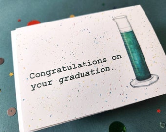 Tarjeta // Felicitaciones por tu graduación, cilindro graduado, chiste de juego de palabras científico